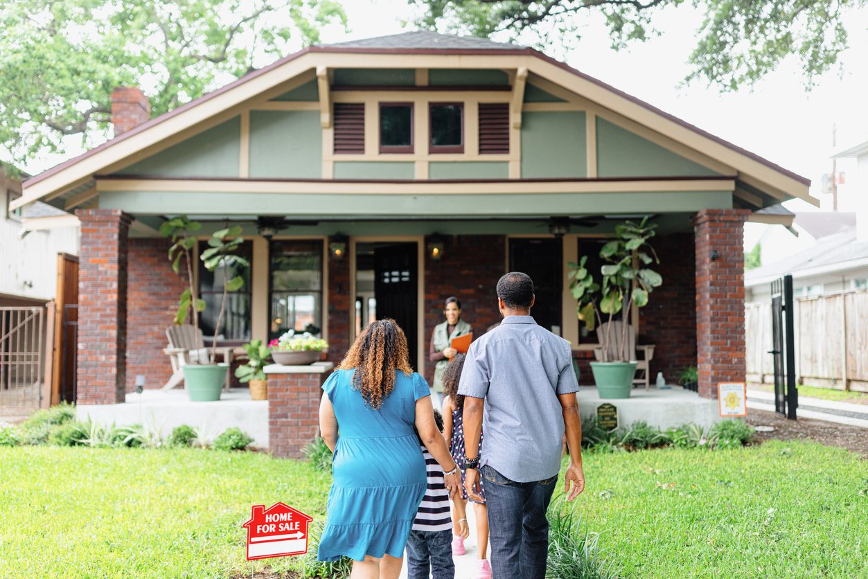 What You Need to Know Before You Buy A House This Spring